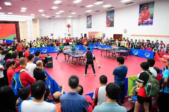 她都表现得 她都表现得