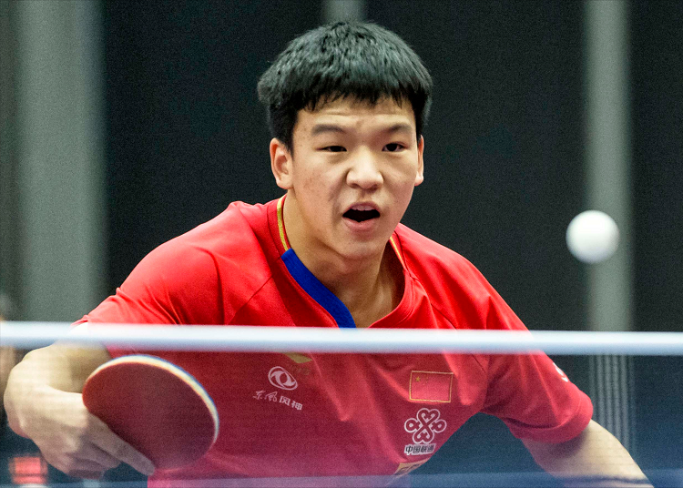 他们通过一 他们通过一